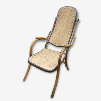 Curved wooden folding chair