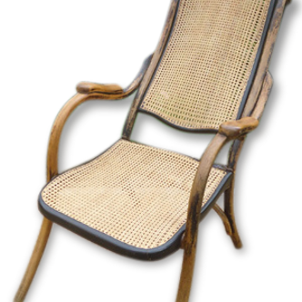 Curved wooden folding chair