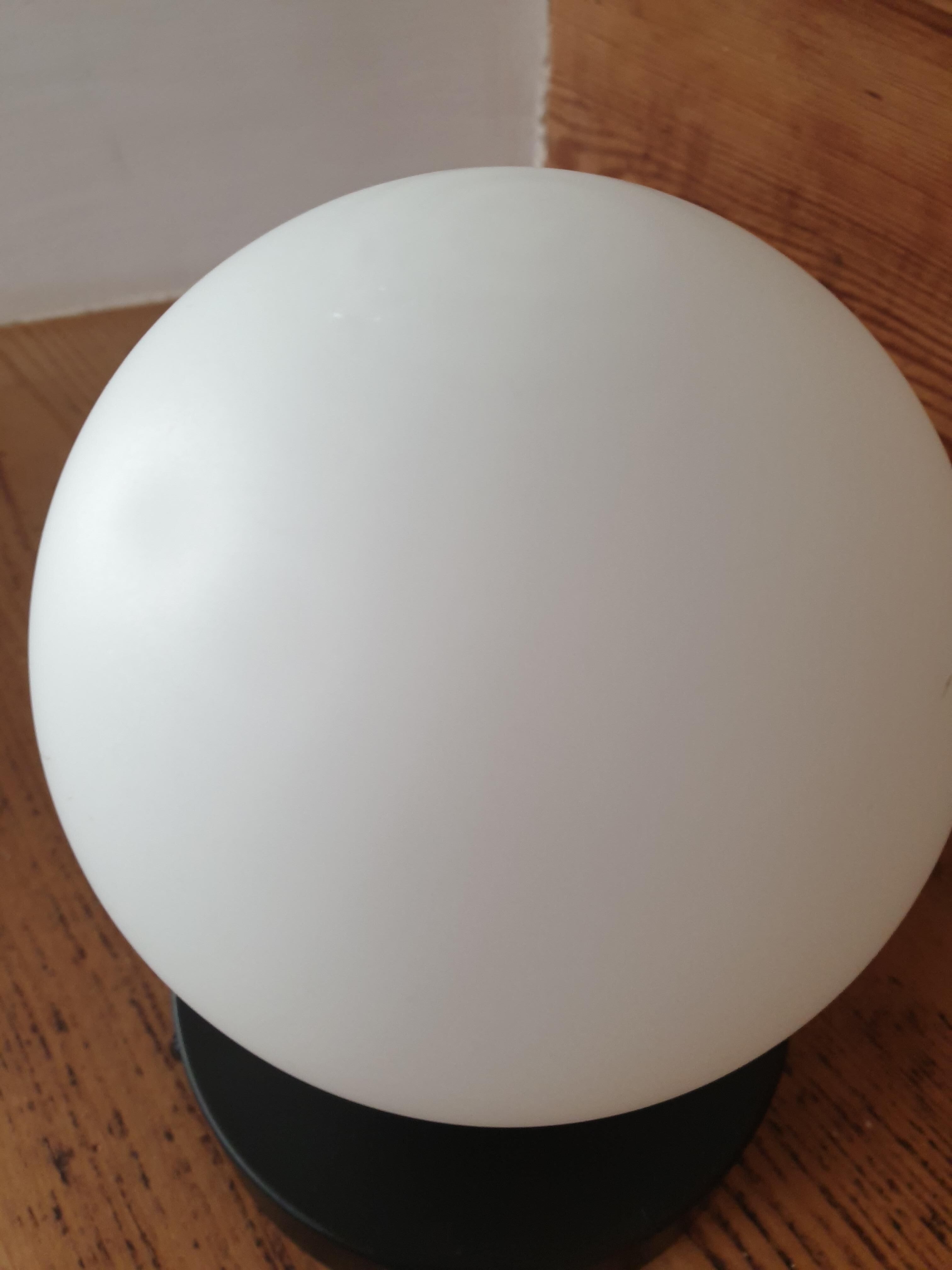 Apply matte white opaline ball
