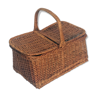 Wicker basket with flaps around 1950