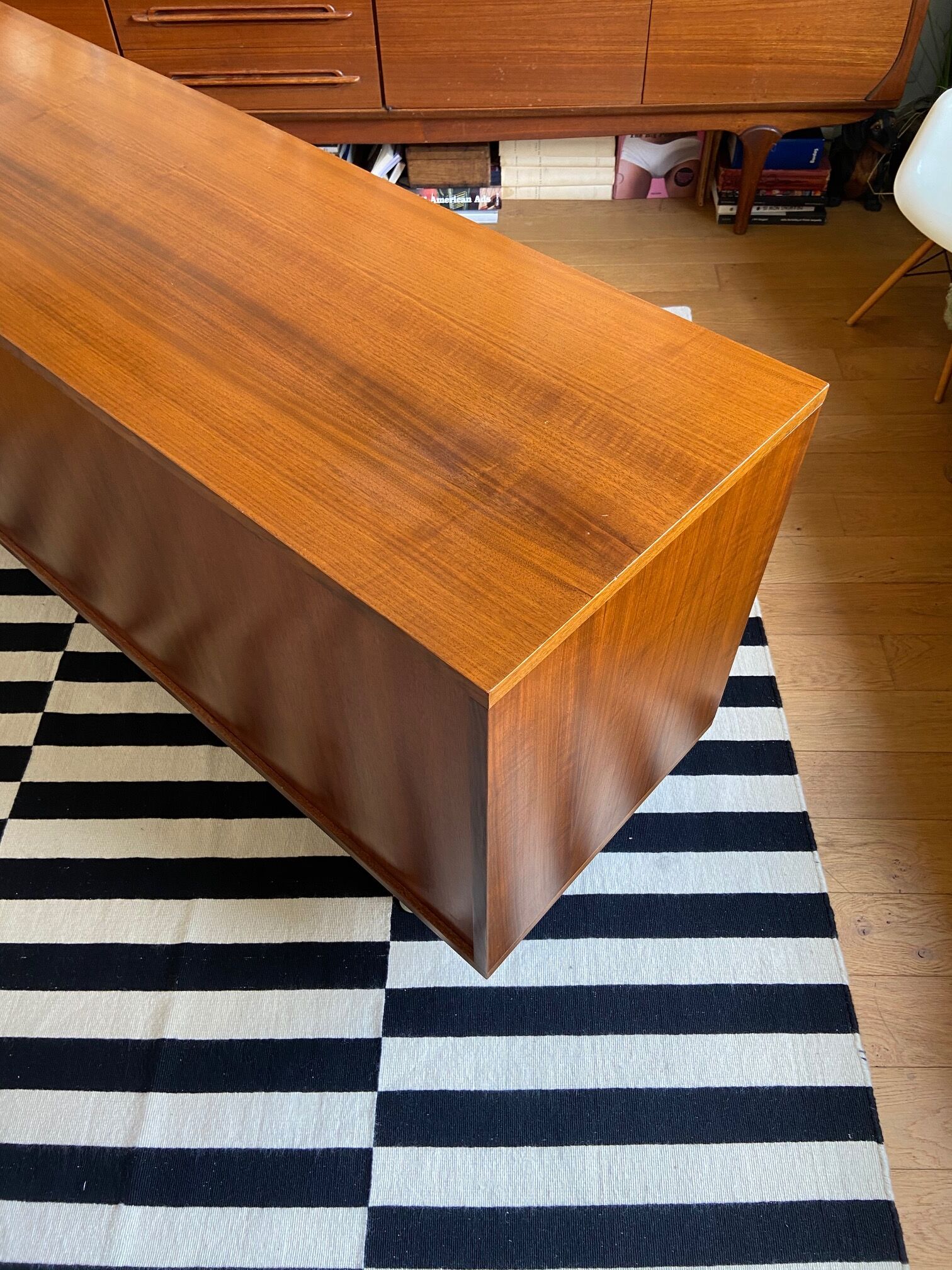 Teak veneer sideboard 80's