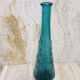 Bouteille bleue en verre pressé à décor de fleurs