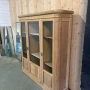 Library in oak from the late 19th century.