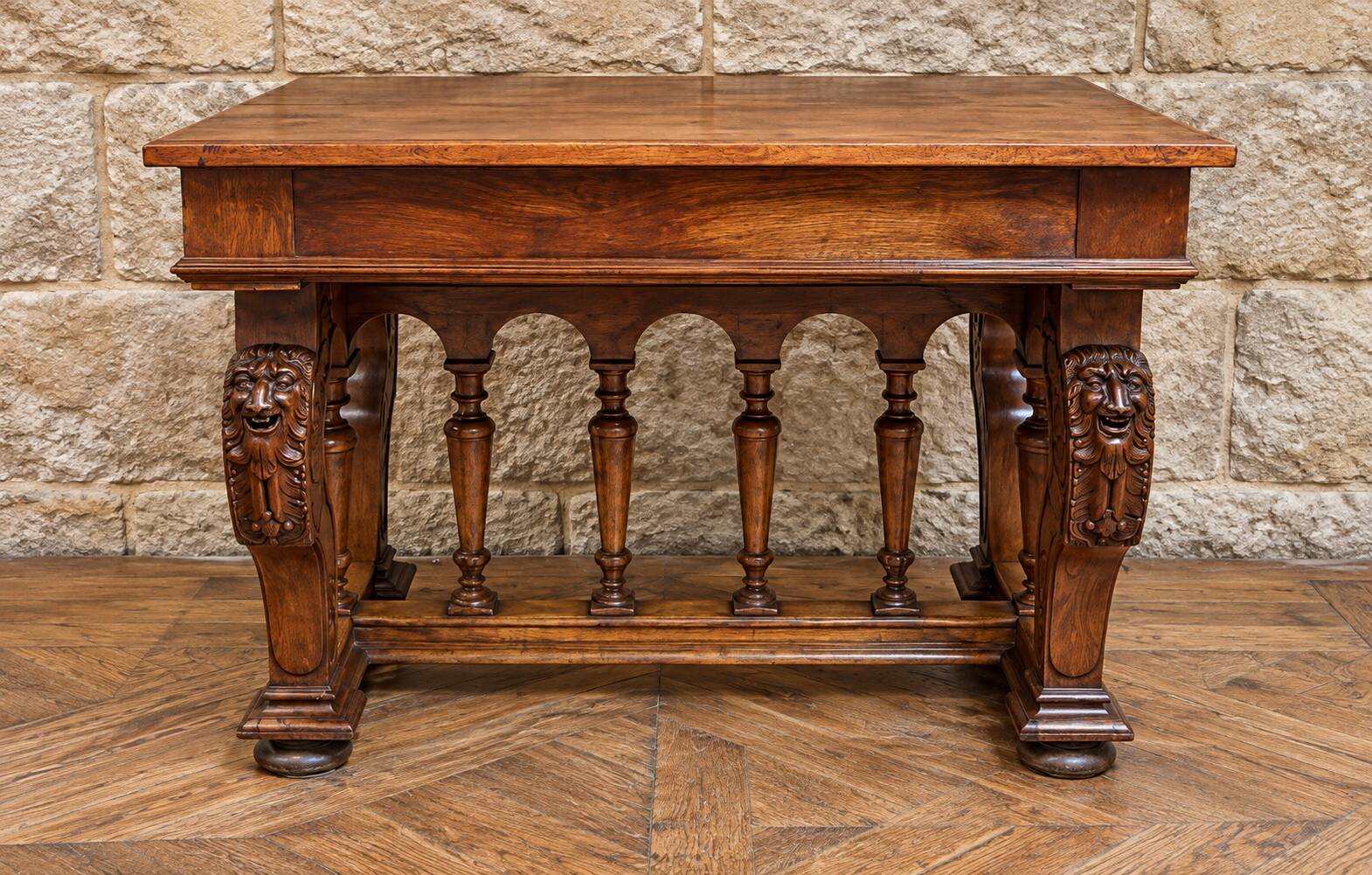 Table de milieu en noyer sculpté – Style Néo-Renaissance – XIXe siècle