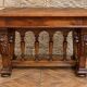 Table de milieu en noyer sculpté – Style Néo-Renaissance – XIXe siècle
