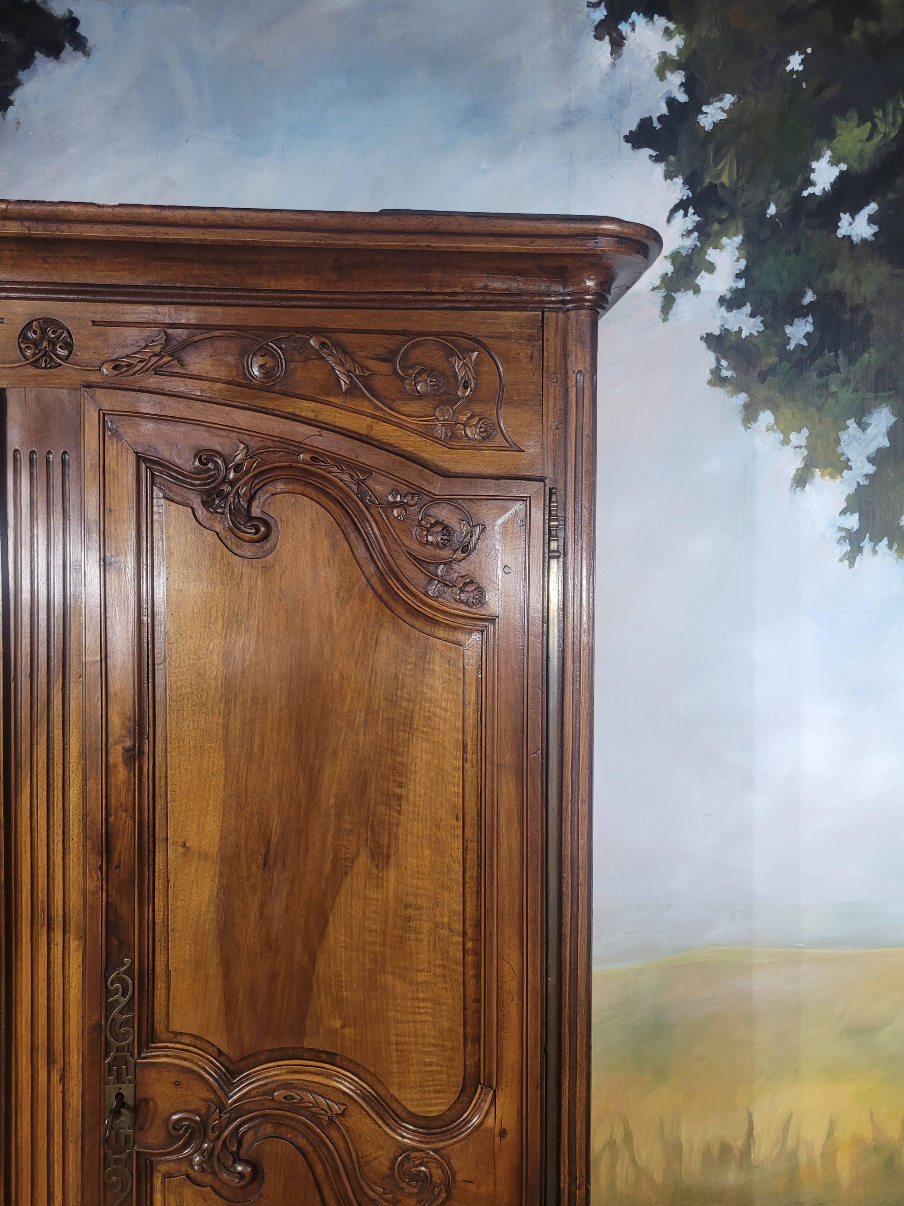 Low walnut cabinet from the late 18th century
