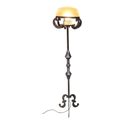 Lampadaire acier martelé et patiné style art deco 160cmx30 verre rose opaque et verre moulé