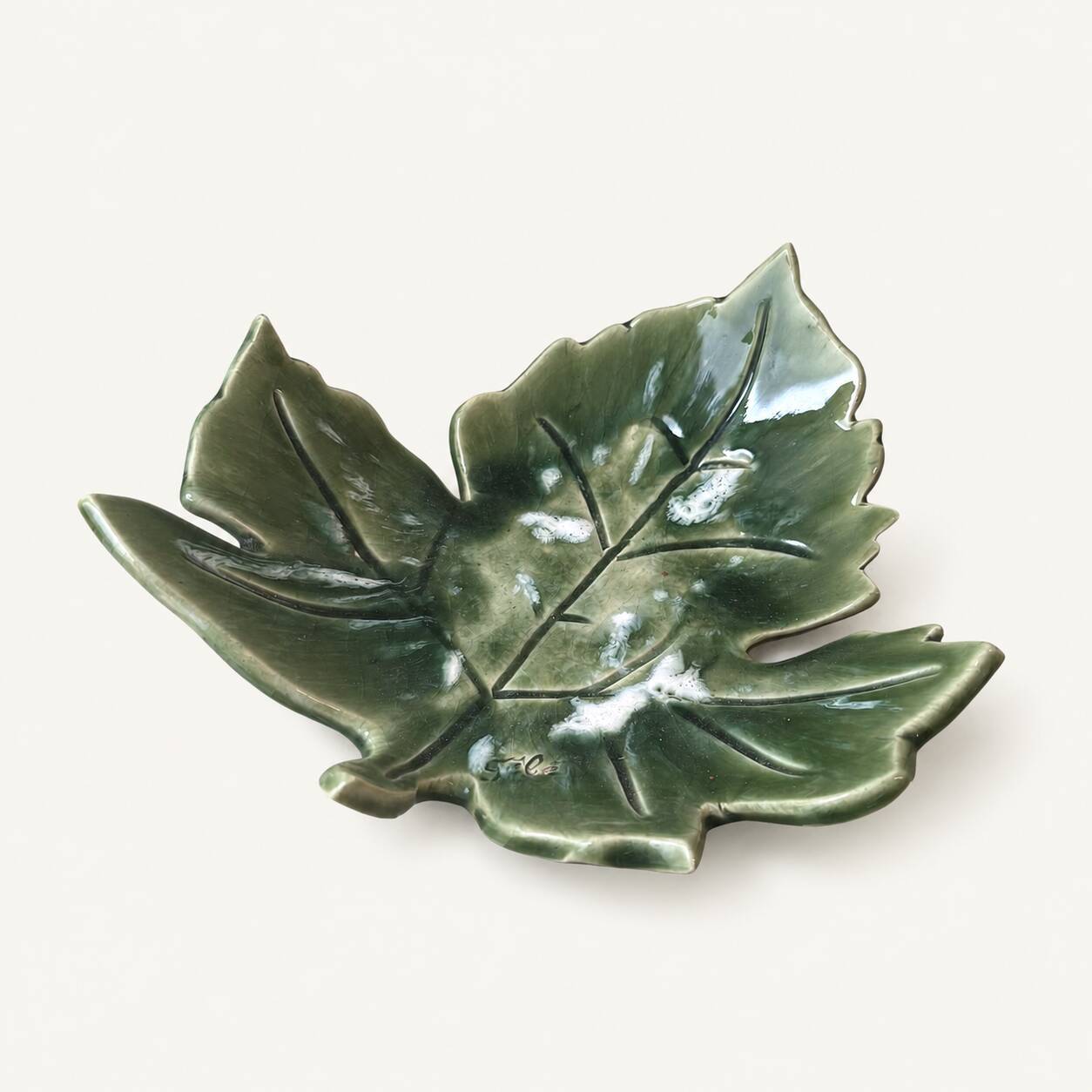Plat feuille en céramique de Vallauris années 60