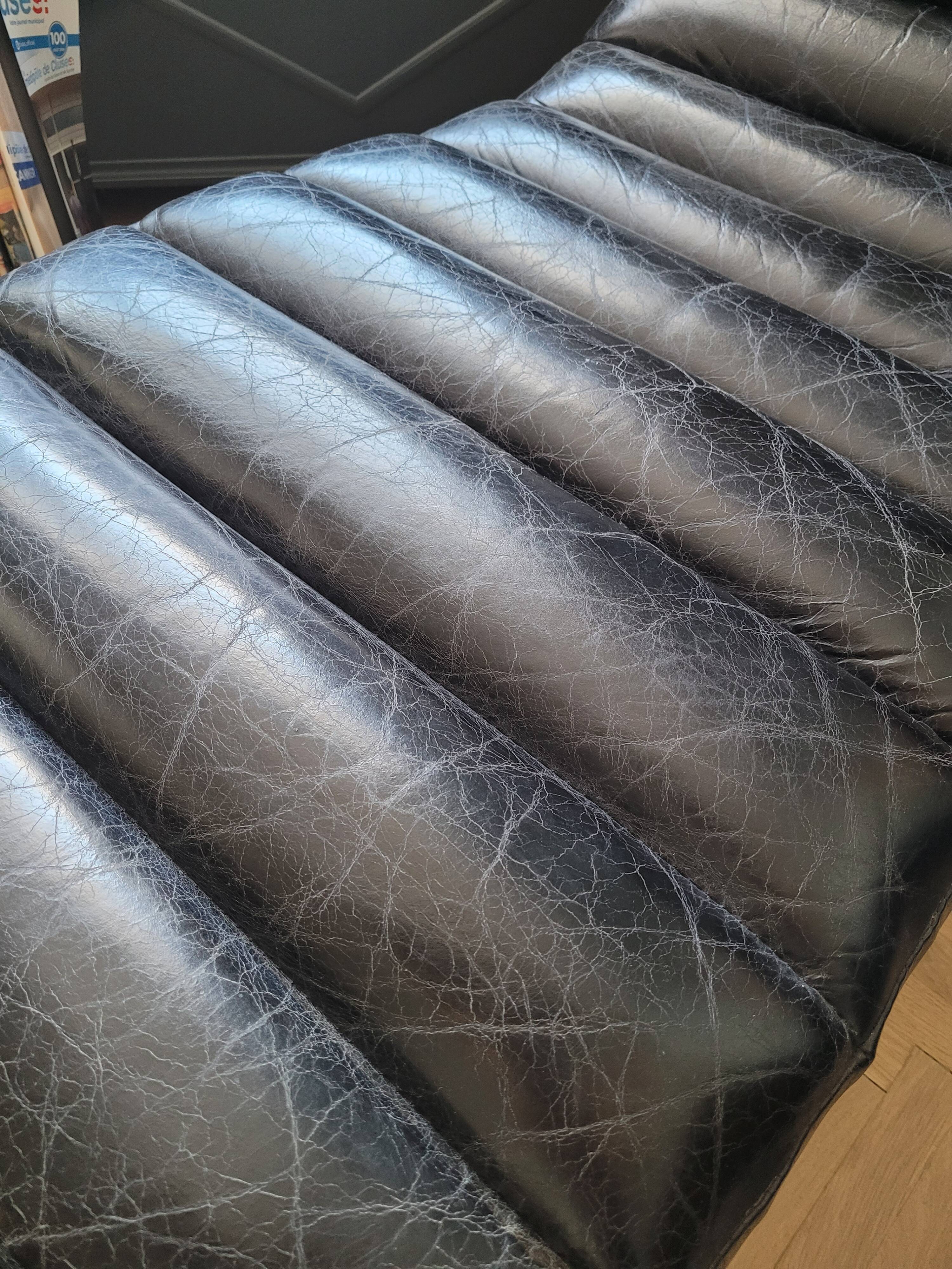 Black leather chaise longue divan