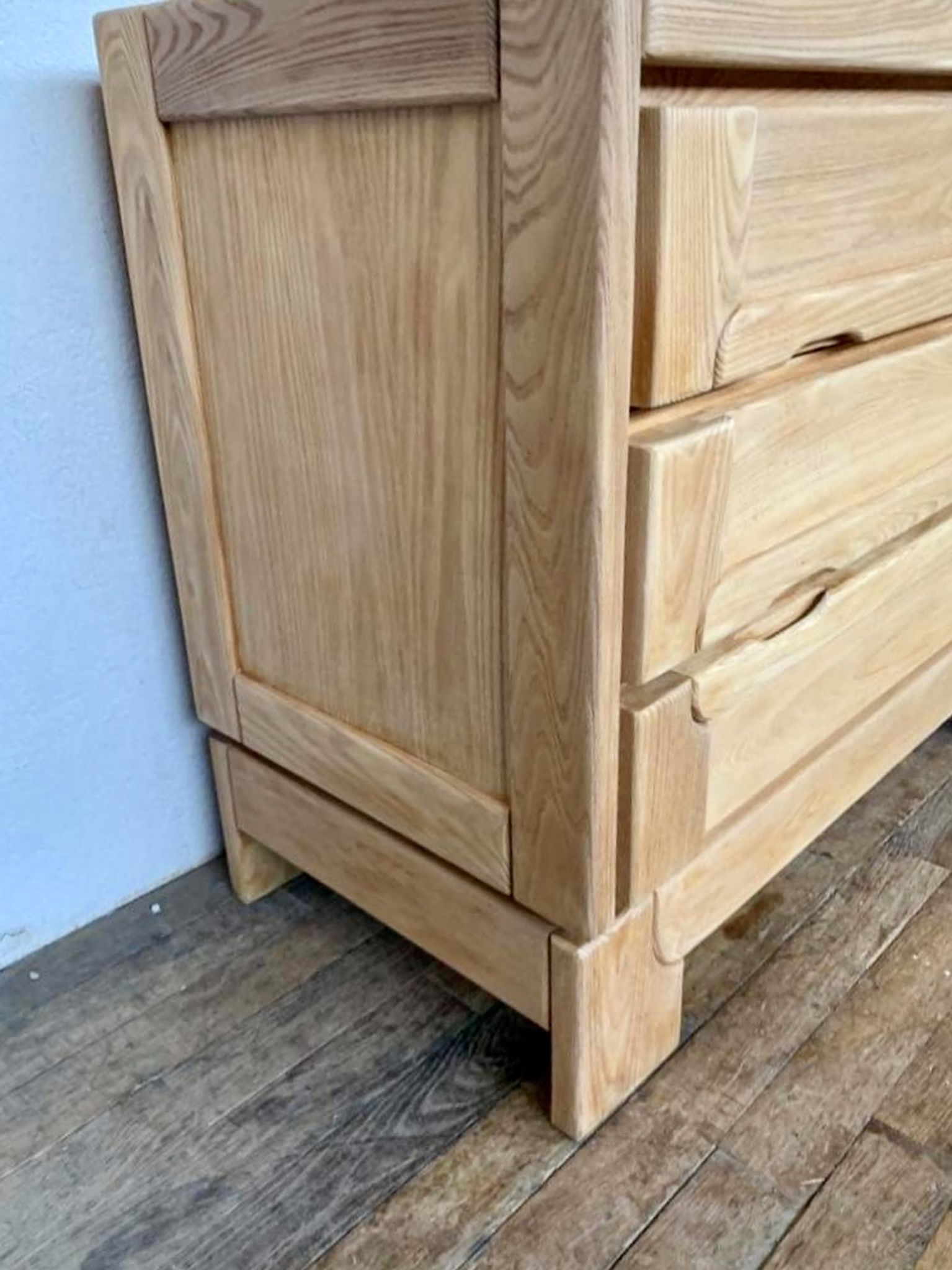 Commode vintage moderniste en orme massif 3 tiroirs