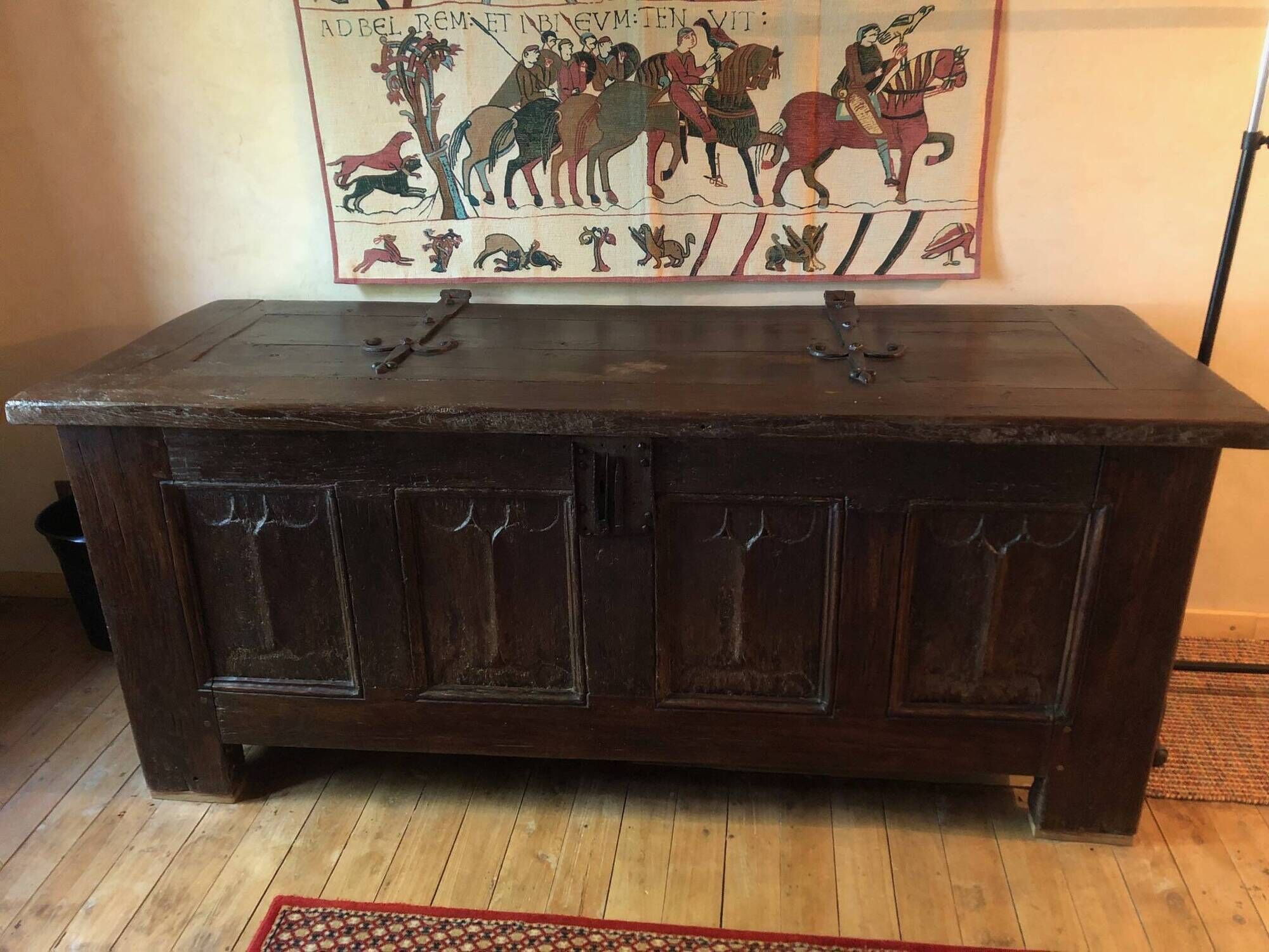 15th-century chest – panels with parchment pattern / napkin folds (coll