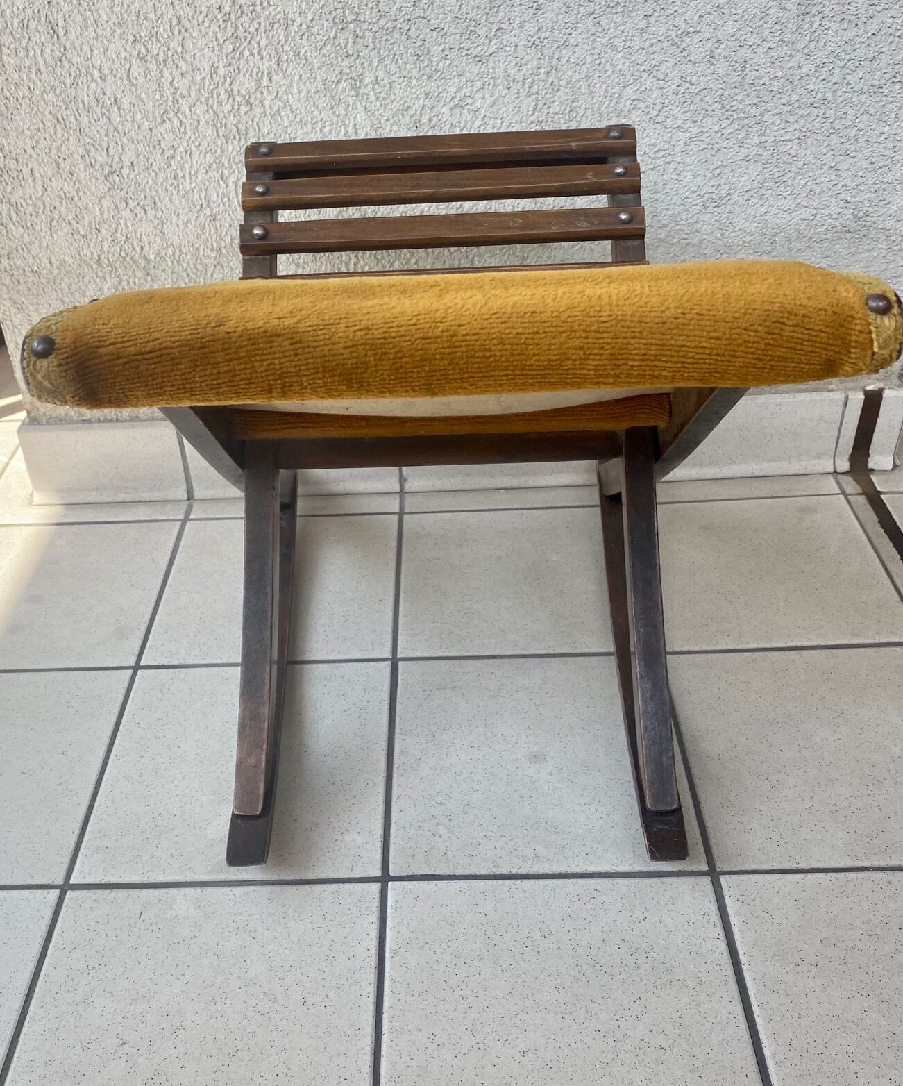 Vintage rocking footrest