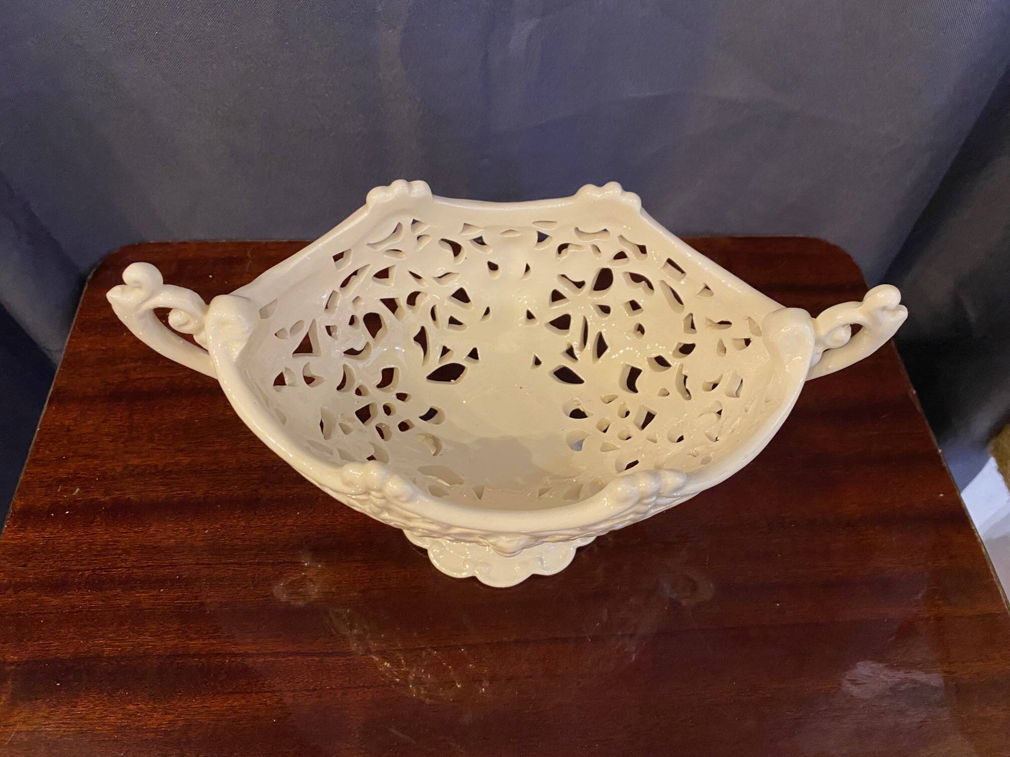 Ear cup in openwood earthenware italian style white lace model