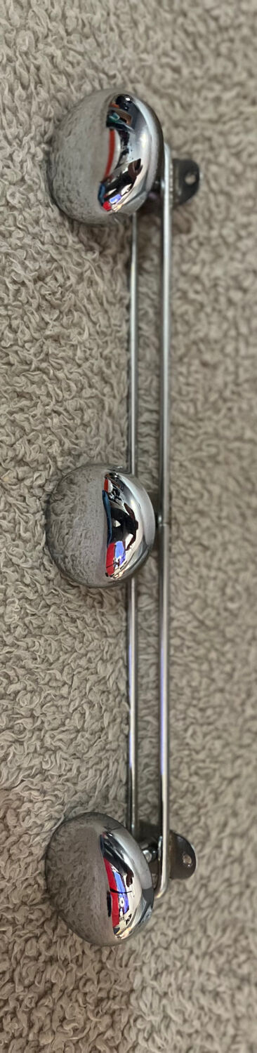 Wall coat rack with 3 hooks in chrome metal from the 80s