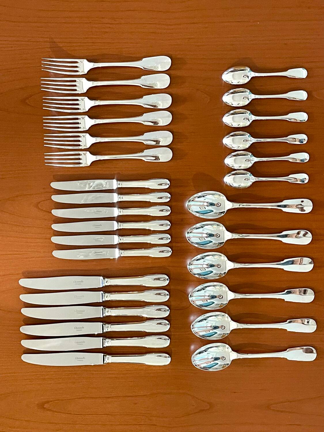 Christofle Cluny cutlery set for 6 people, 30 pieces, in new condition.