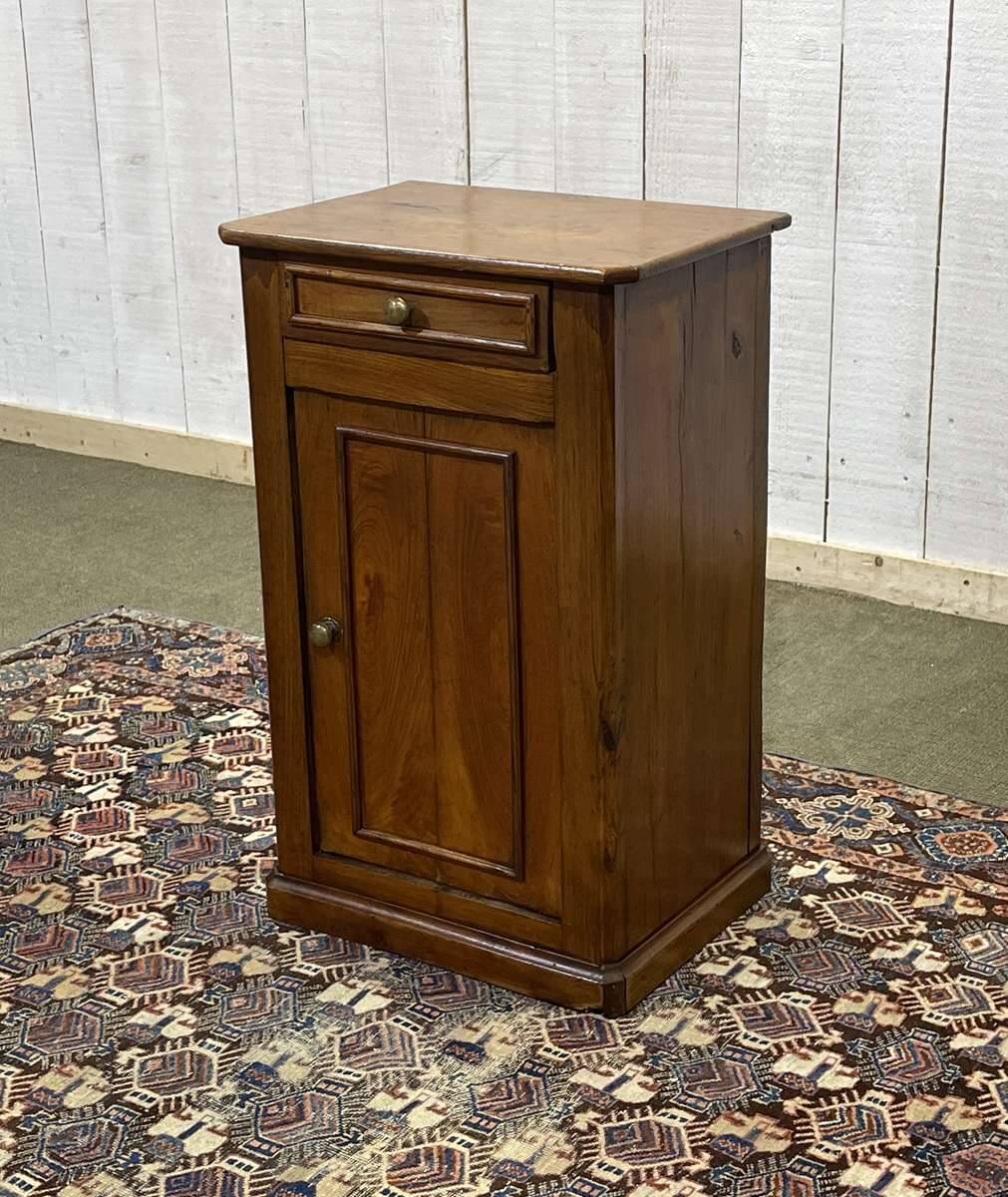 Chevet début XXème en châtaignier