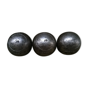 Jeu de trois boules de pétanque