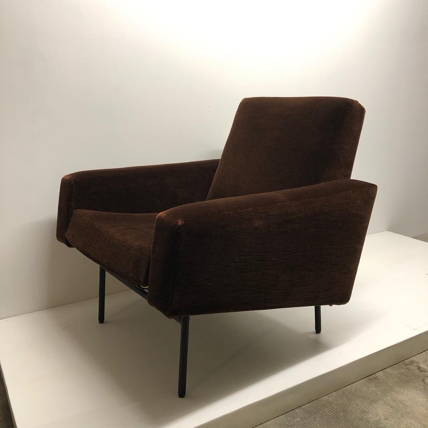 Armchair G10 Pierre Guariche 1954