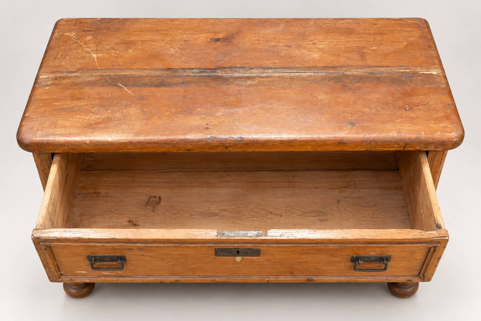 Antique pine chest of drawers – 3 large drawers – late 19th / early 20th century