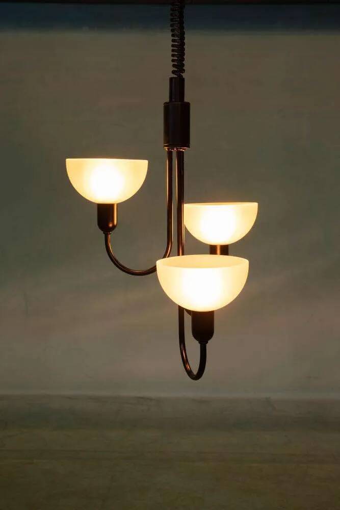 Suspension style Memphis 1960s, adjustable vintage lamp.