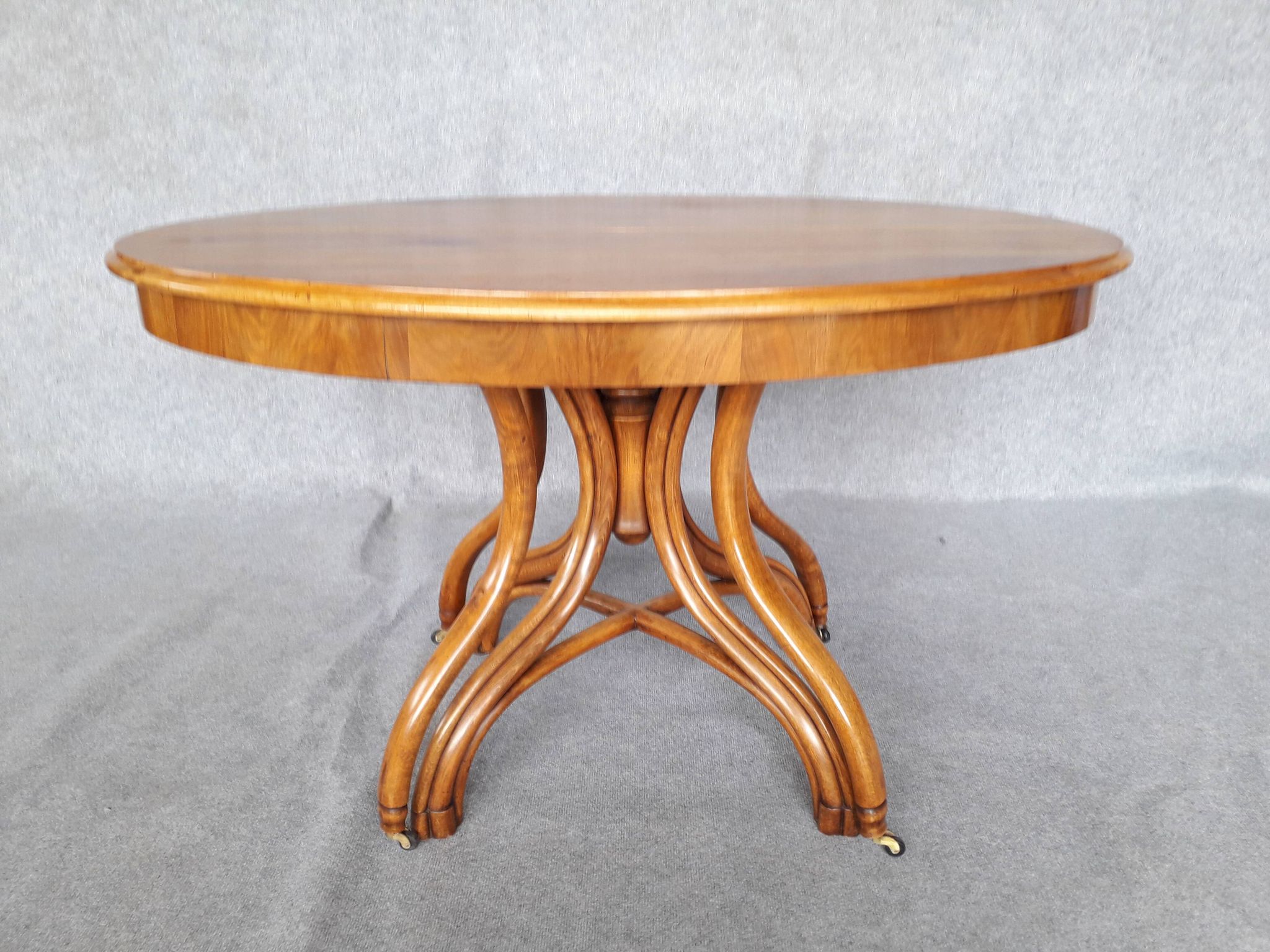 Extending table with vintage bentwood base from the end of the 19th century