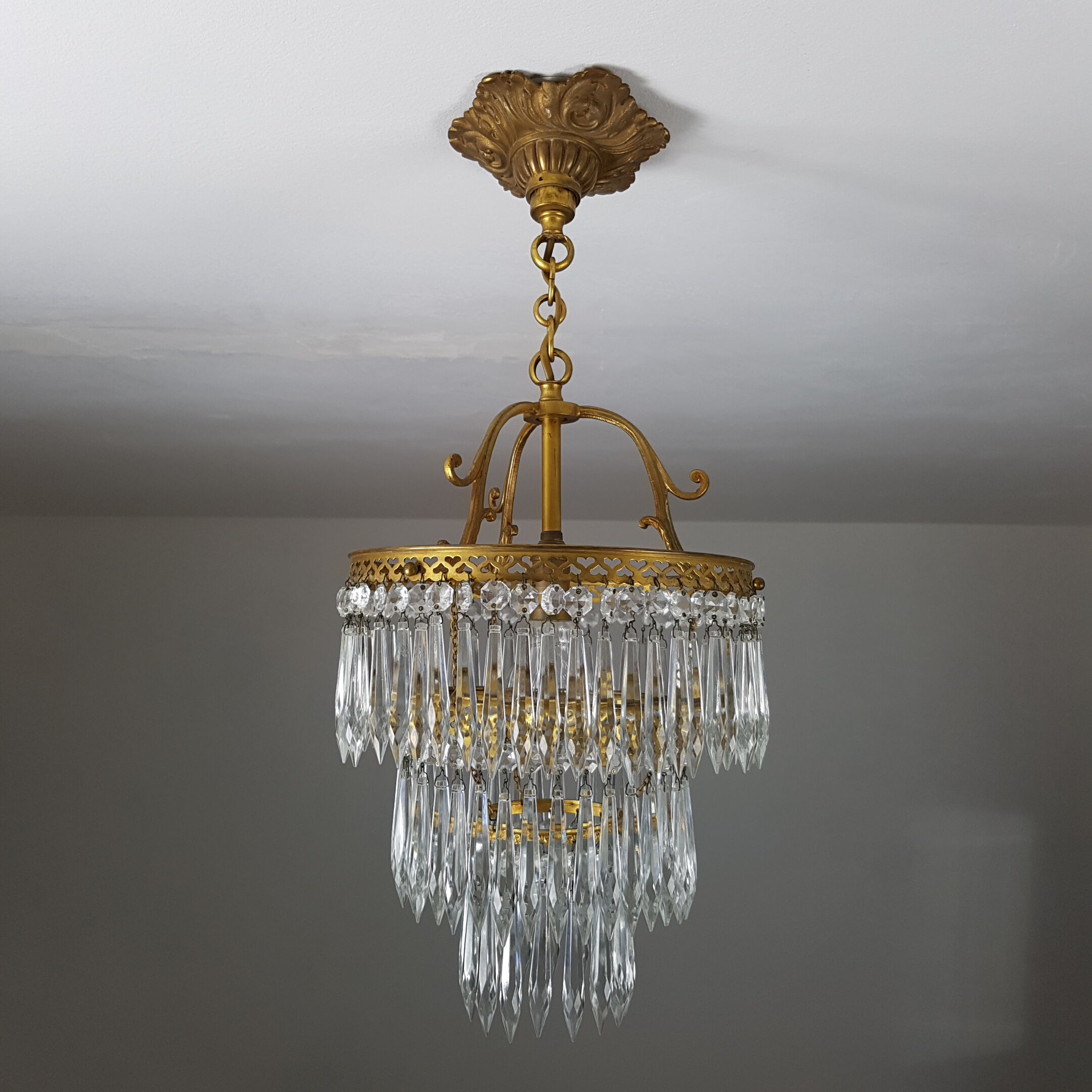 Chandelier 3 rows of crystal pendants