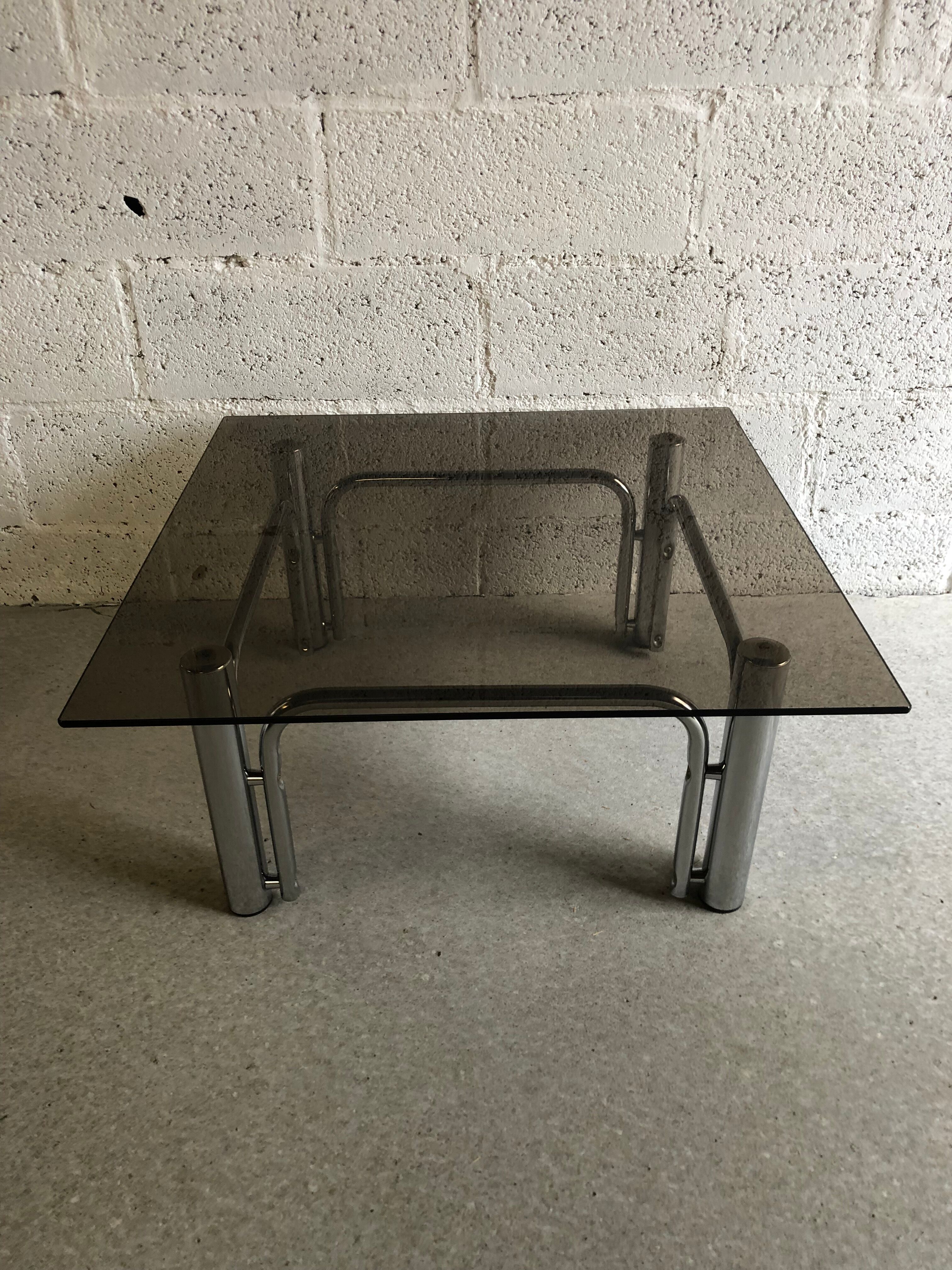 Table basse verre fumé et métal chromé années 70