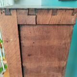 Meuble ancien asymétrique et atypique