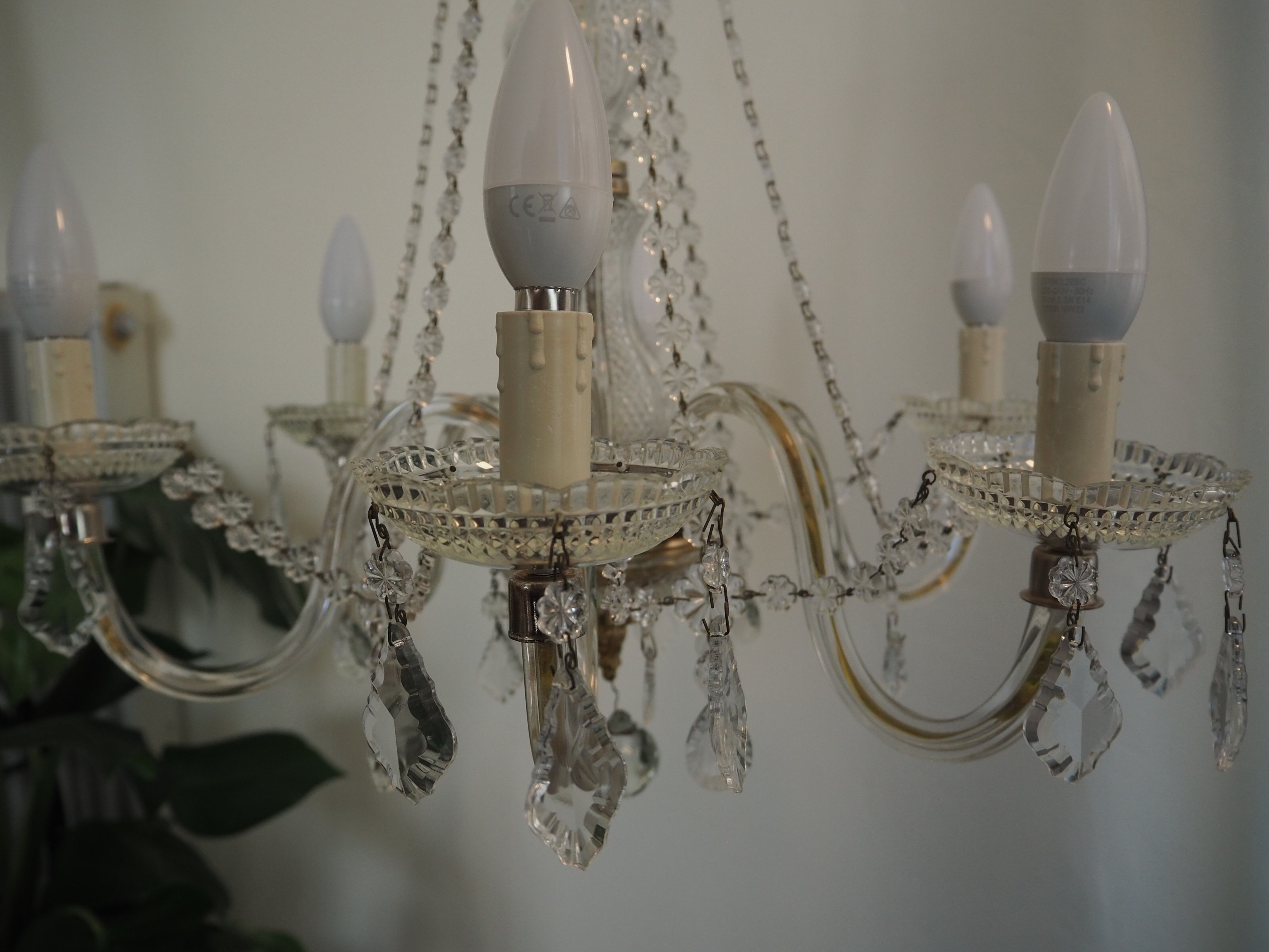 6-light chandelier with tassels