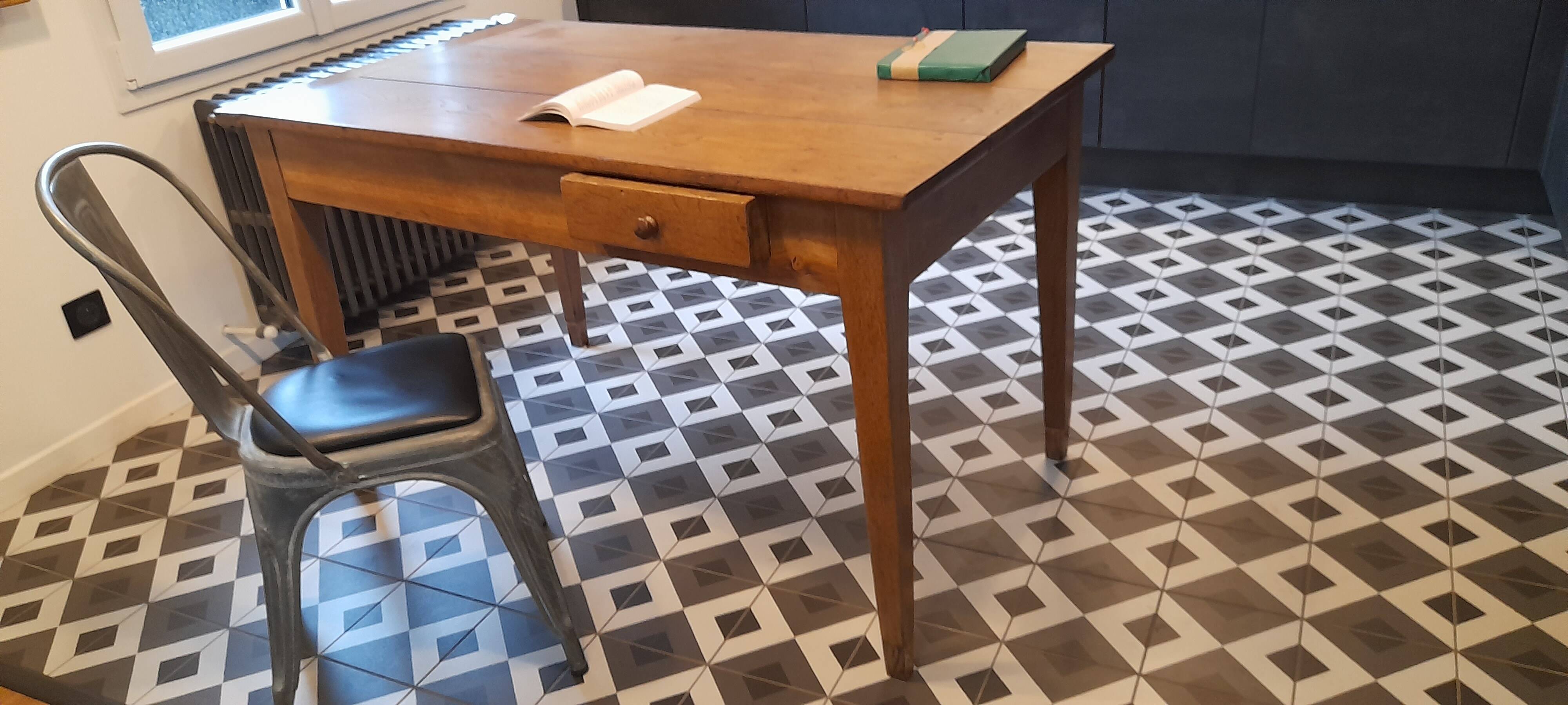 Brionnaise solid oak farm table