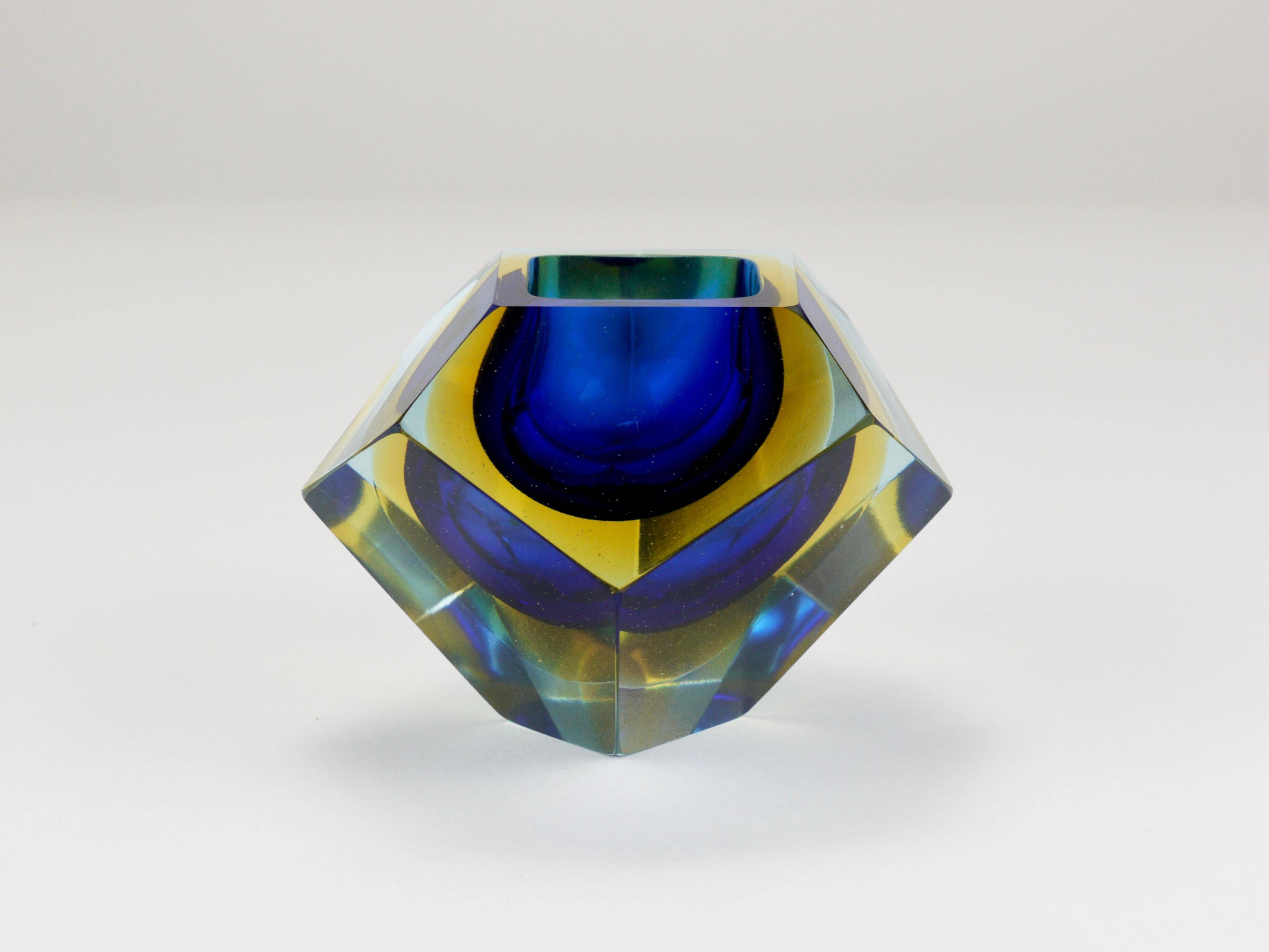 Faceted diamond caviar bowl Mandruzzato Sommerso, Murano glass, Italy, 1960s