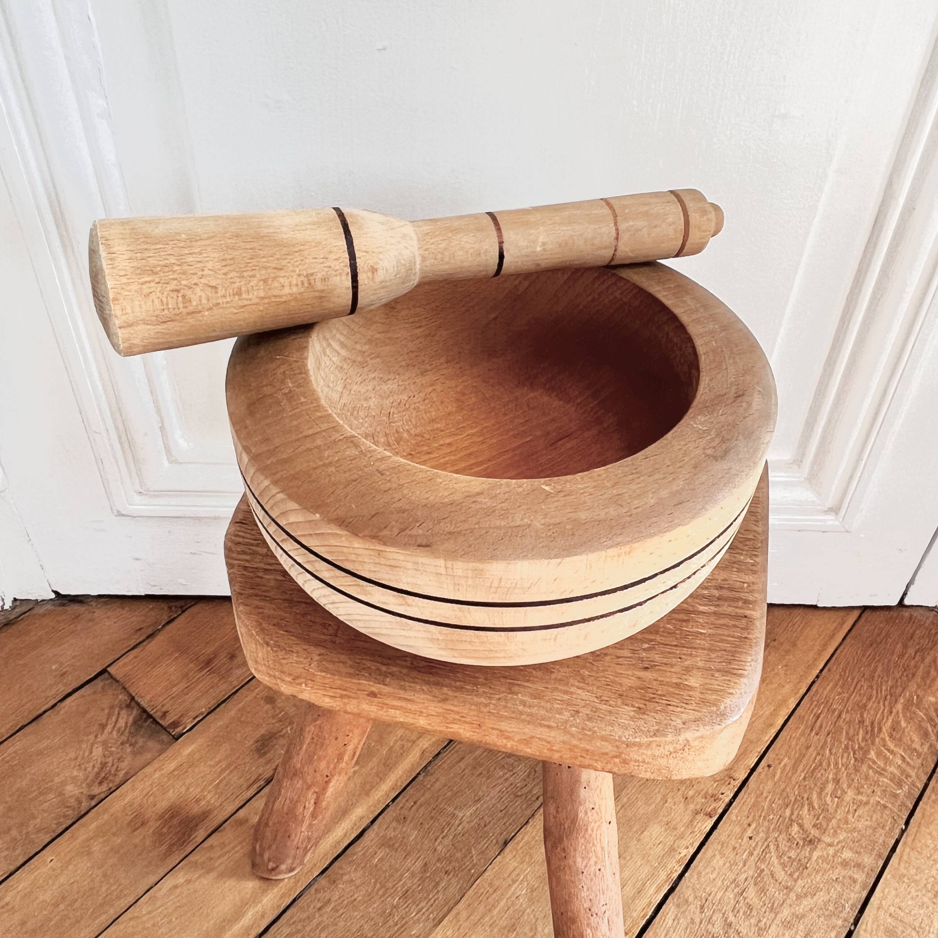 Mortier et pilon en bois vintage