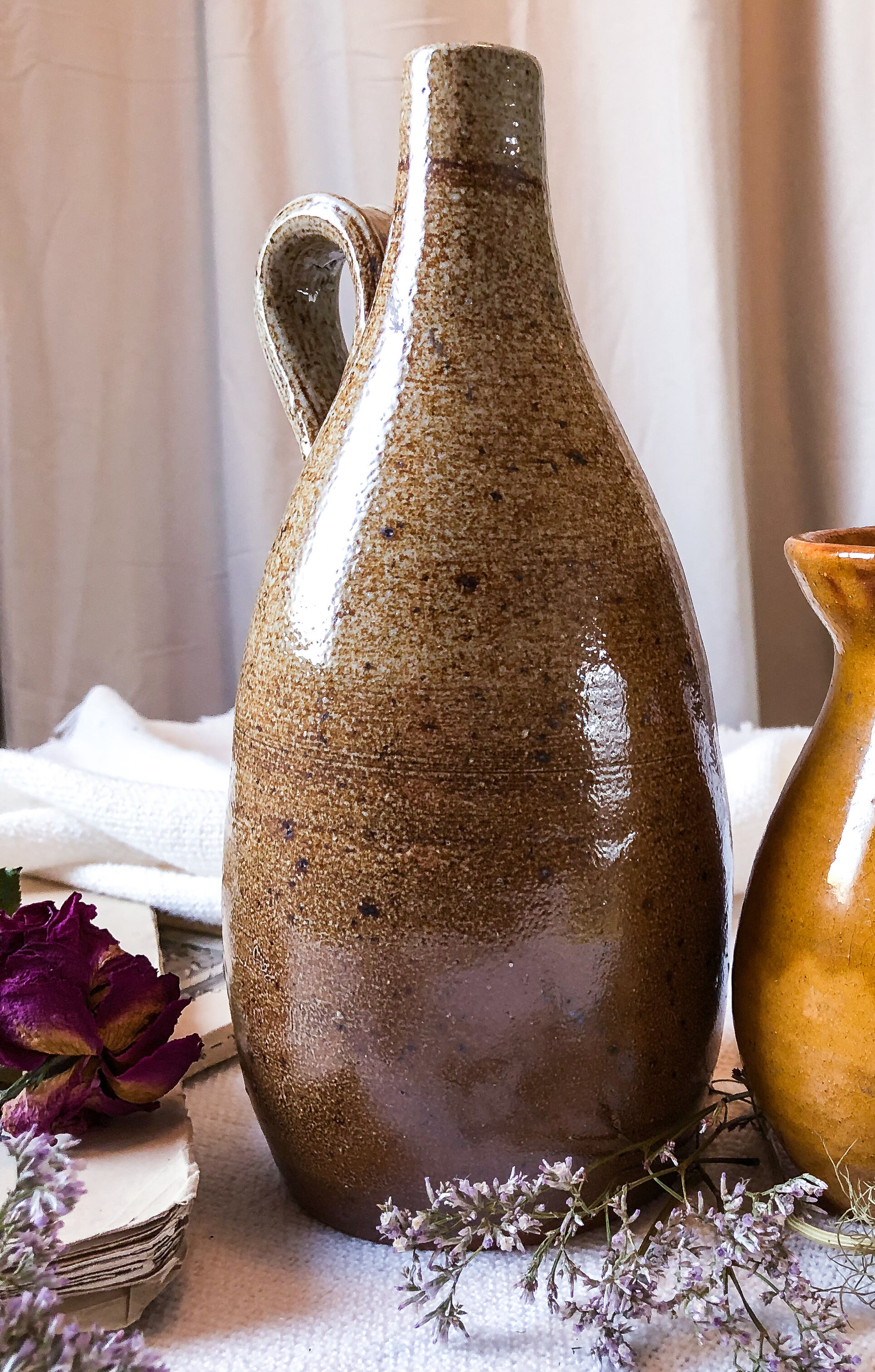 Bottle Pottery in beige sandstone