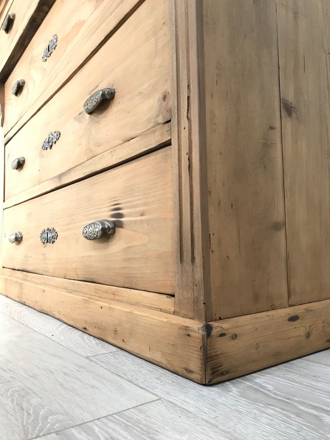 Pine dresser