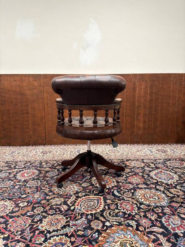 Fauteuil capitaine Chestfield anglais classique