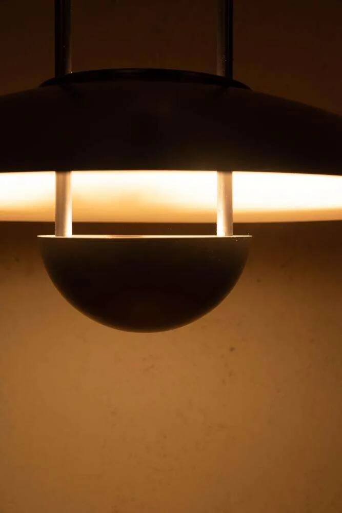 Postmodern minimalist suspension from the 80s, adjustable suspension.