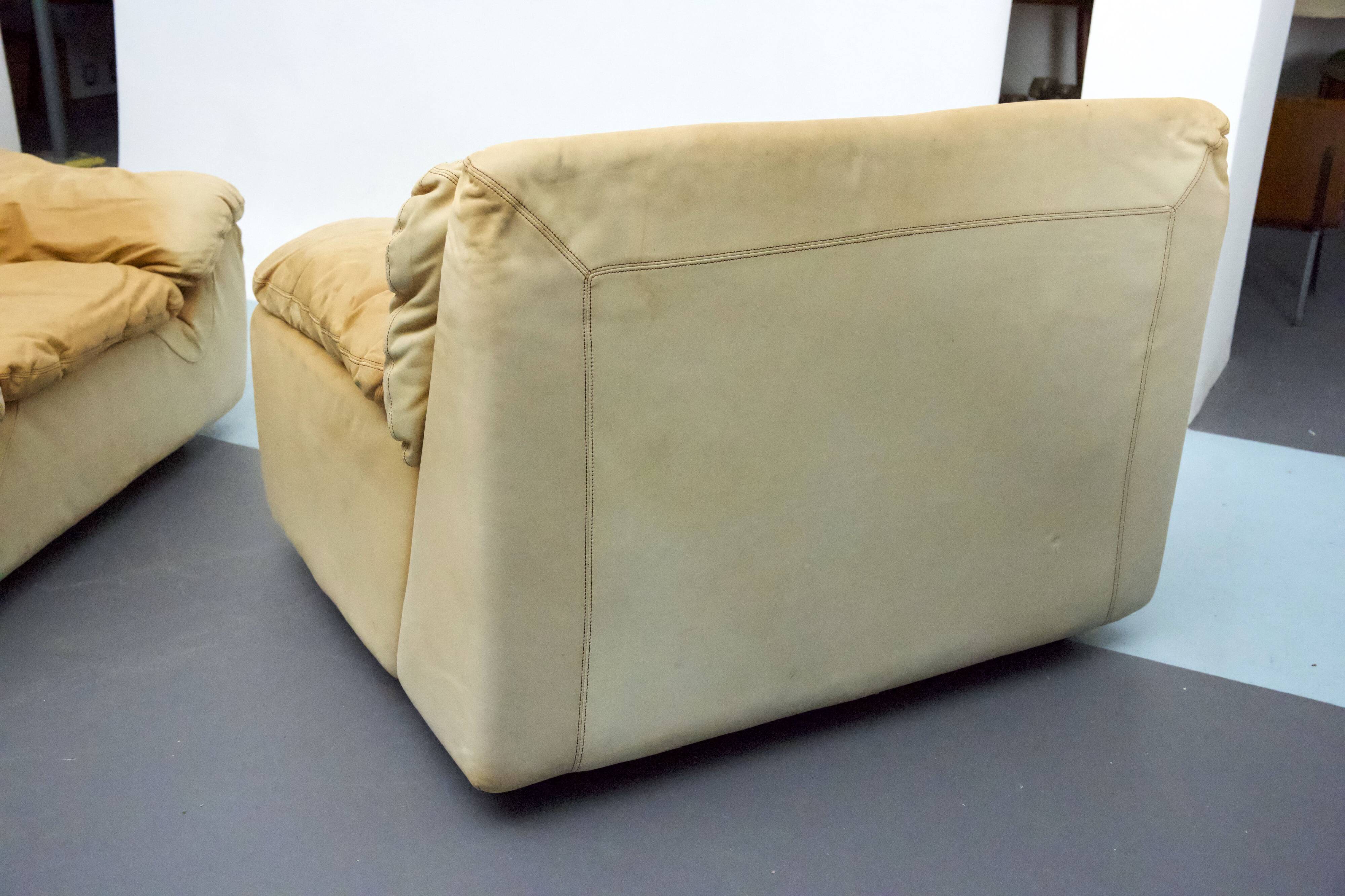 Vintage pair of leather armchairs by Ammannati and Vitelli for Brunati, Italy 1970s.