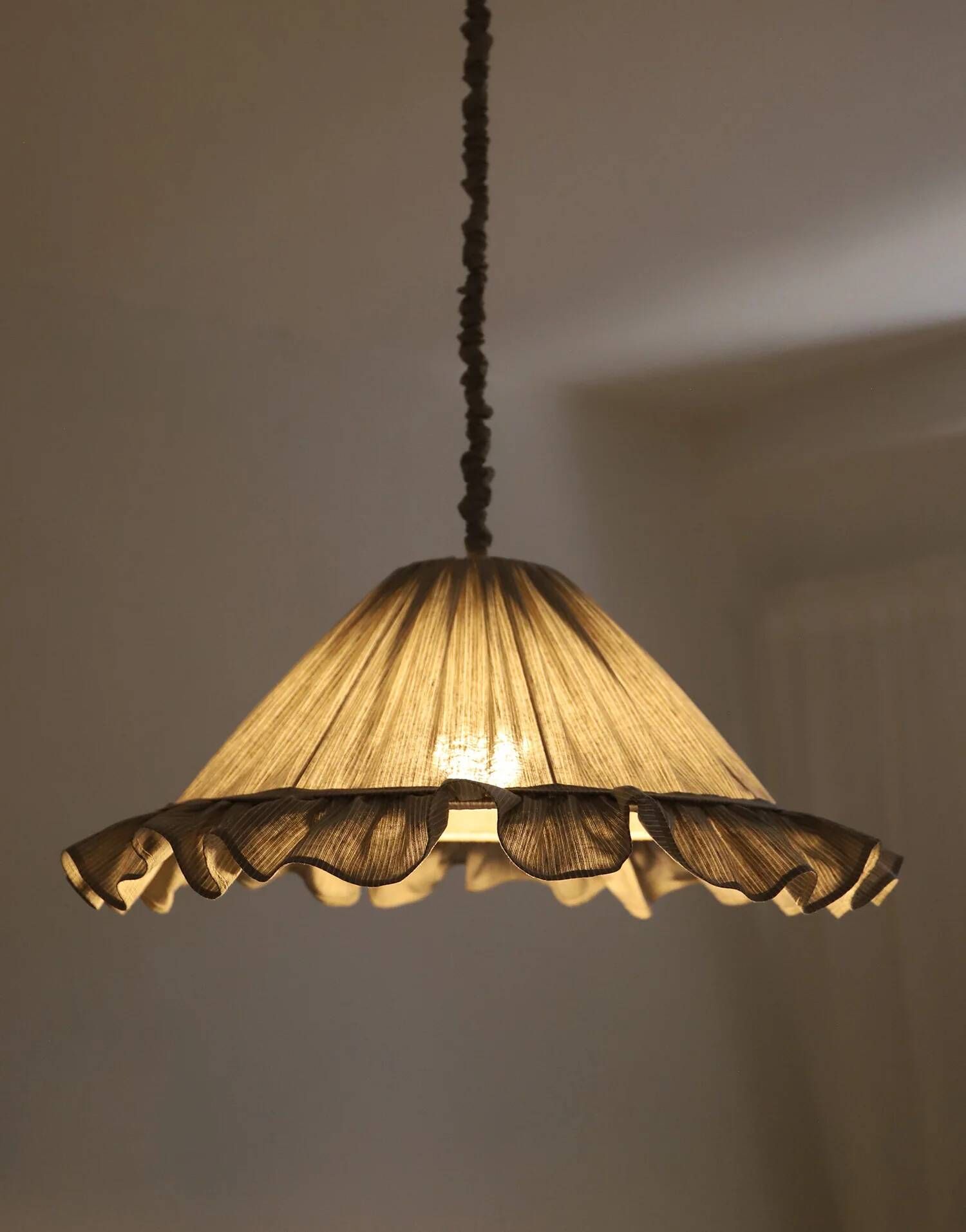 Suspension Emilia, pleated lampshade with frills, grey stripes.