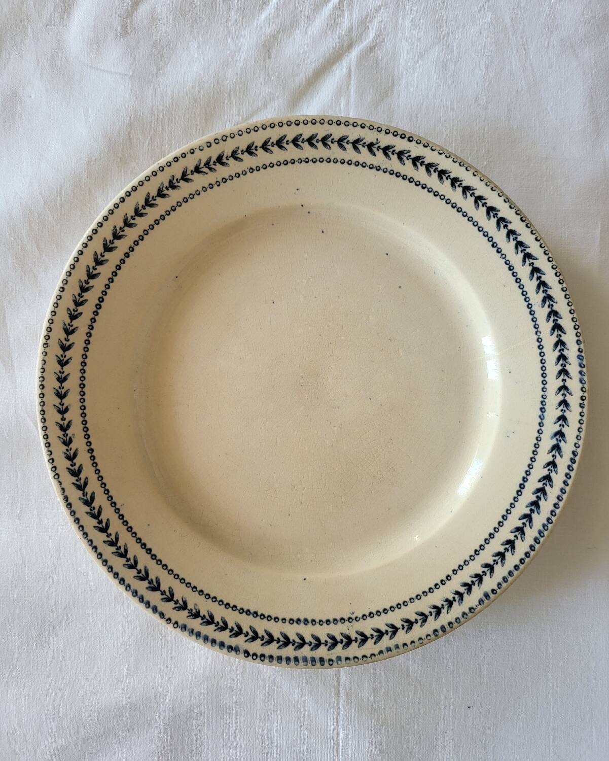 Old opaque porcelain plate gien terre de fer "laurels"