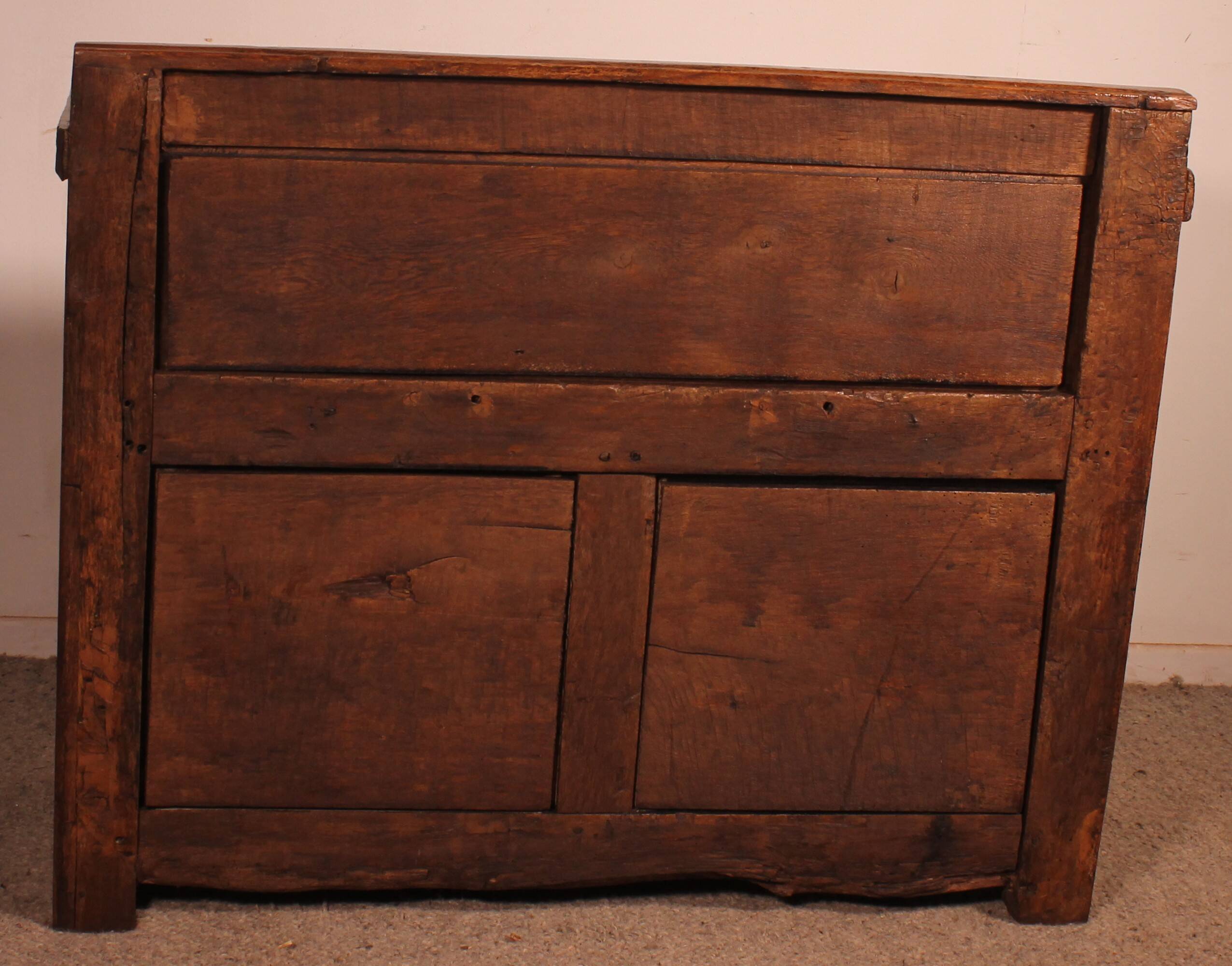 Oak bench chest with incorporated panels and gothic elements