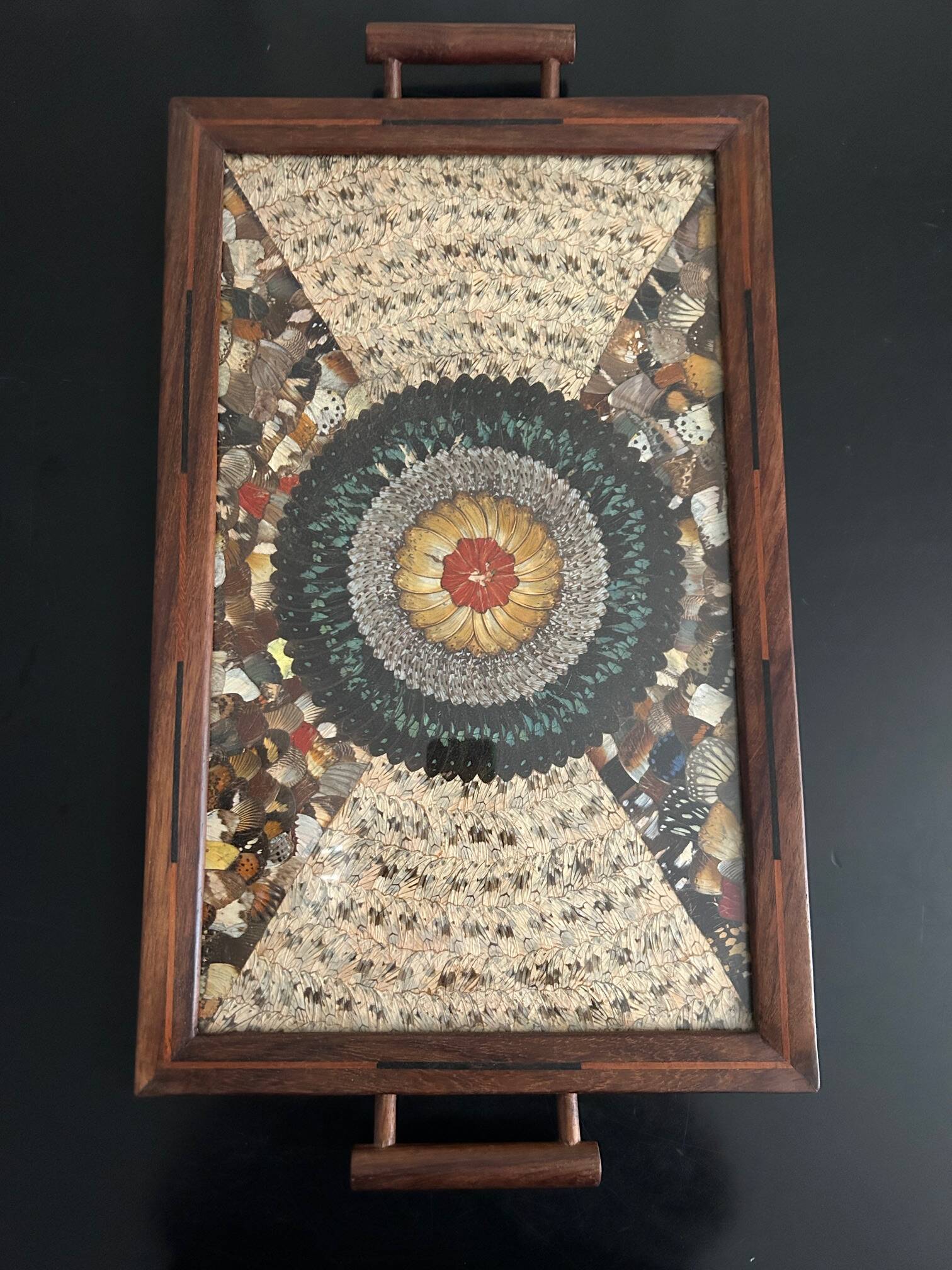 Plateau en bois et décor ailes de papillons