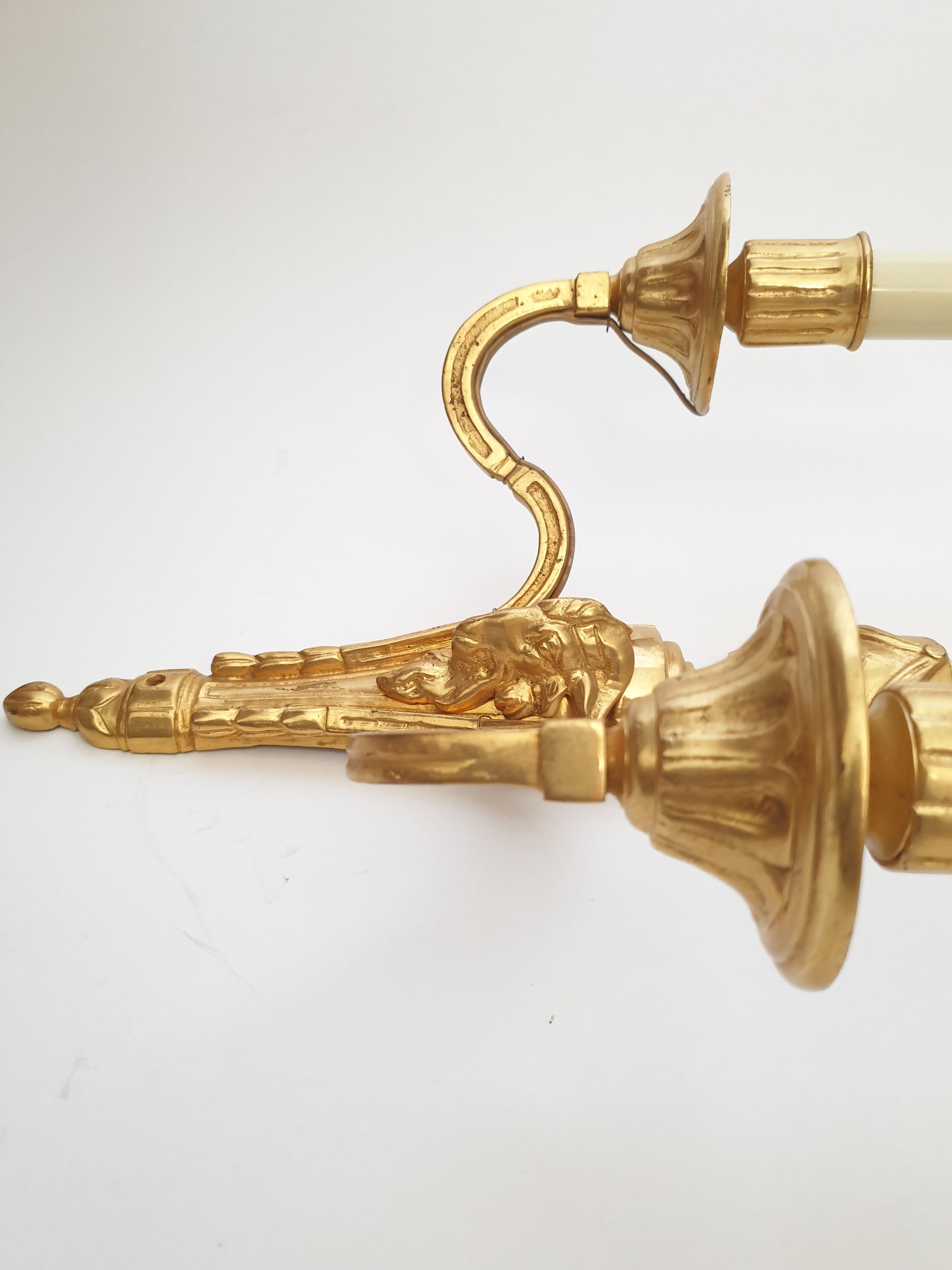 Paire d'applique de style Louis XVI  XXe bronze doré belier