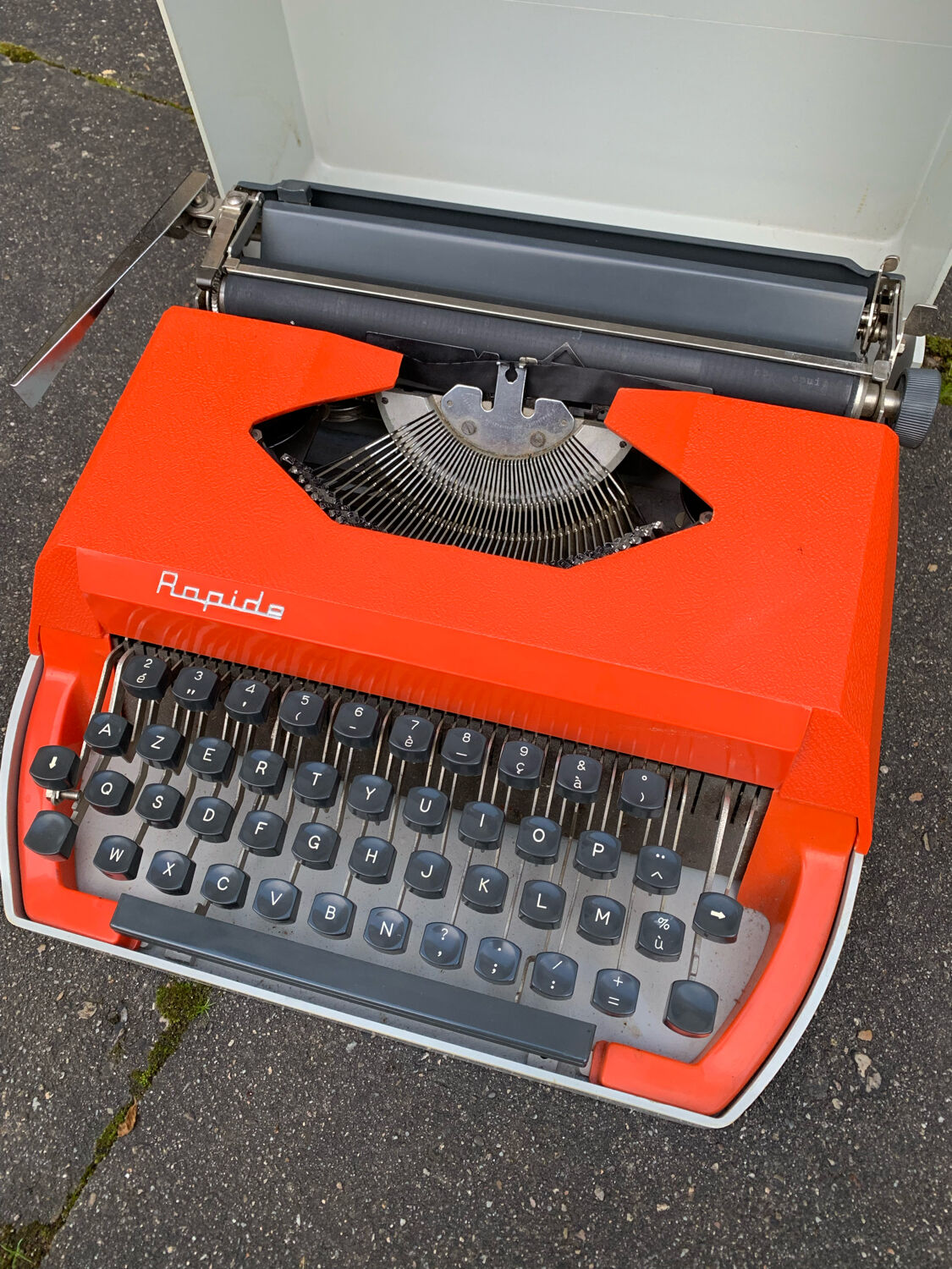Grey and orange rapido typewriter