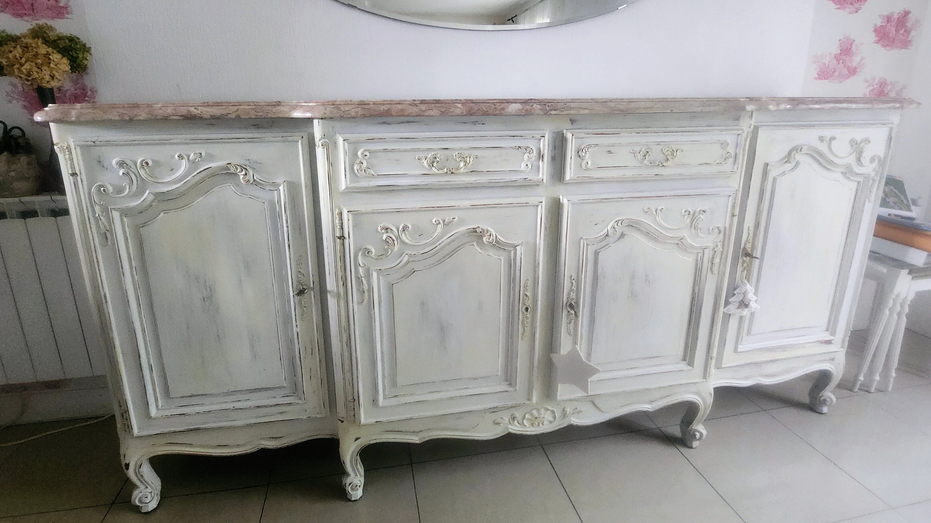 Buffet en merisier style provençal rénové en blanc vieilli