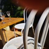Table de bistrot pied tulipe et 3 chaises bistrot