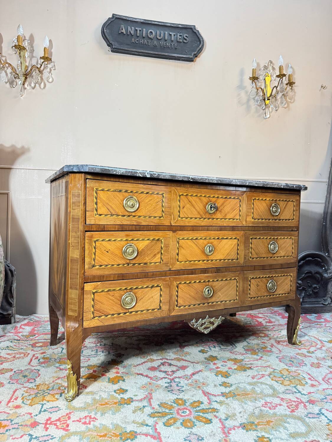 Commode en marqueterie d’époque transition xviii eme siècle