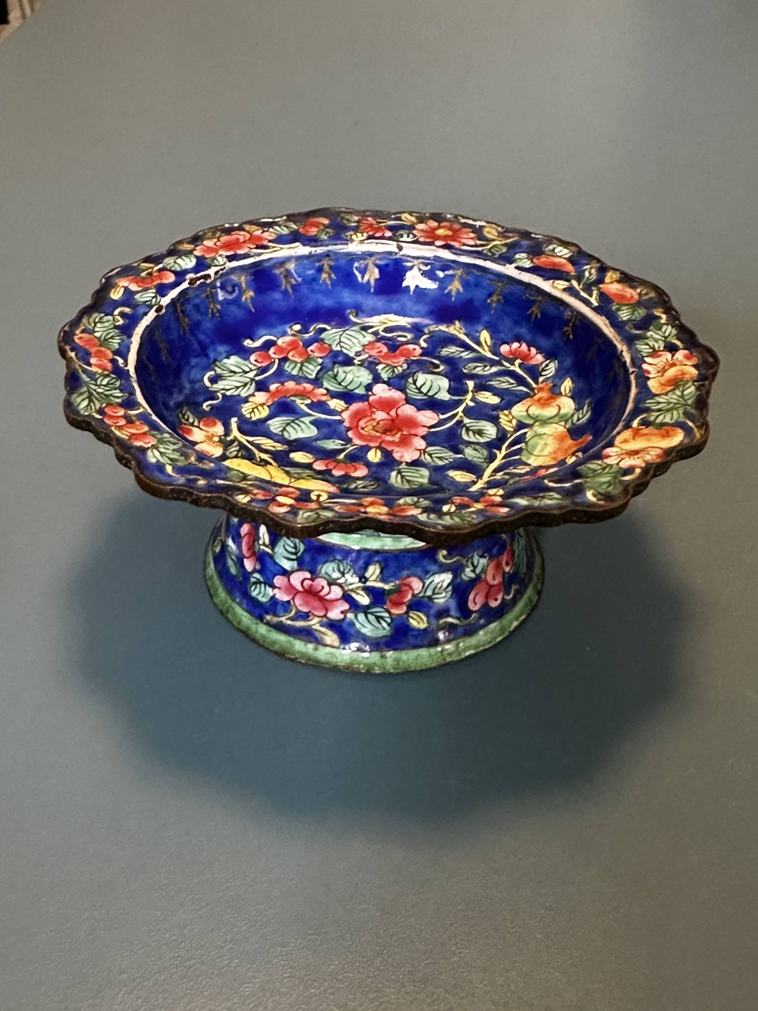 Pair of footed bowls in Canton enamel – China – floral decoration – F