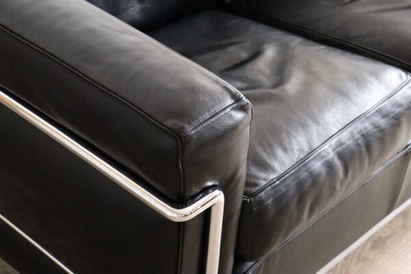 Canapé deux places vintage Cassina LC2 par Charlotte Perriand et Le Corbusier