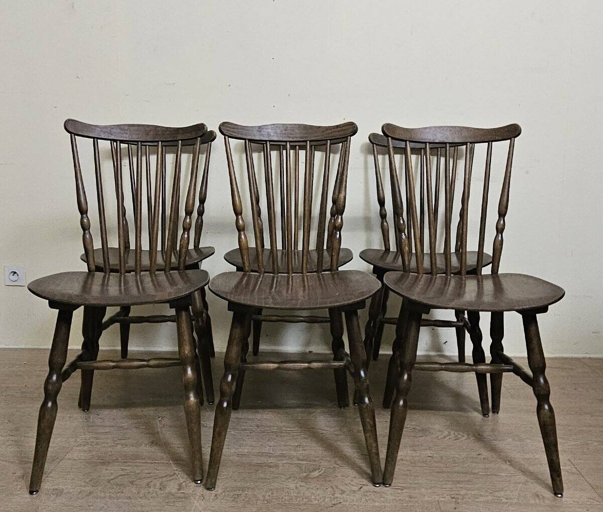 Set of 6 wooden chairs – bistro style - western / vintage