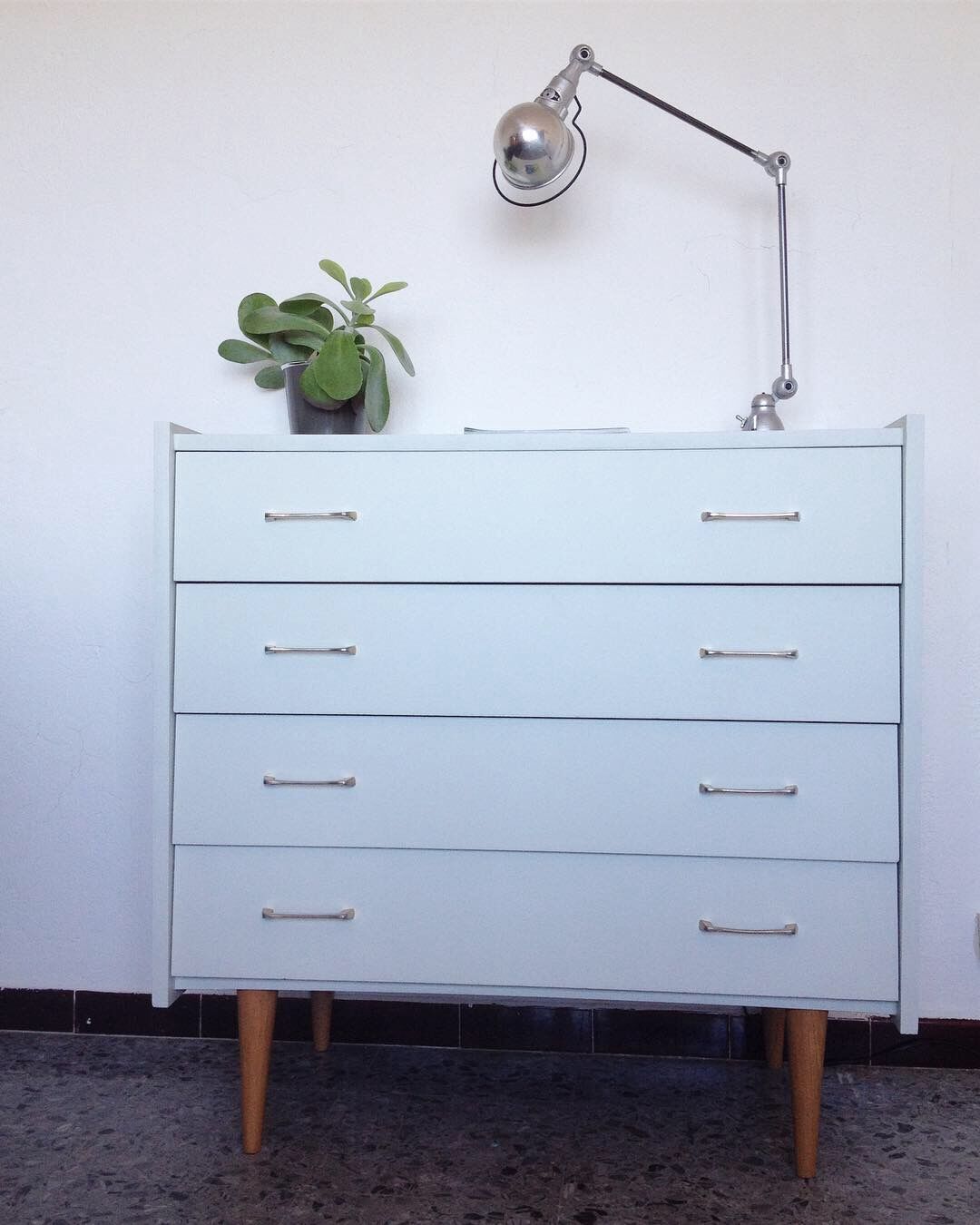 Dresser vintage tapered legs